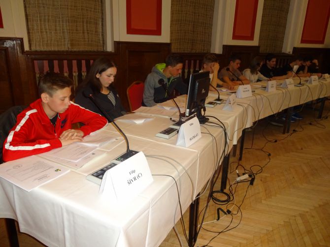 Studenti gymnázia v rolích zastupitelů